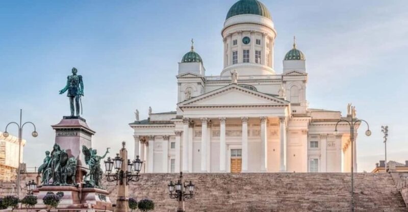Helsinki: Must-See Attractions Guided Walking Tour - Guided Experience