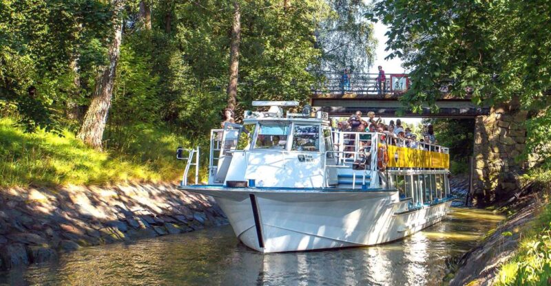 Helsinki: Sightseeing Canal Cruise With Audio Commentary - Audio and Language Options
