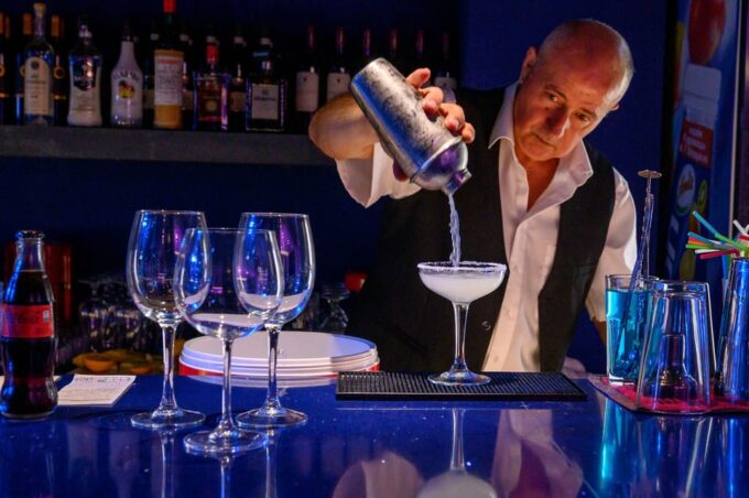 Heraklion: Alar Spectacular Dinner Show With Transfer - Dress Code