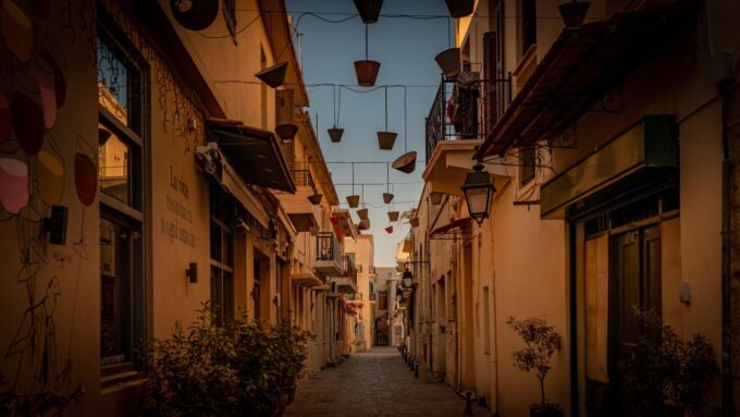 Heraklion: Chania Old Town, Rethymno and Kournas Lake Tour - Frequently Asked Questions
