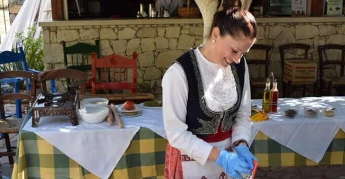 Heraklion: Cretan Cooking Lesson With Lunch in Arolithos - Important Considerations