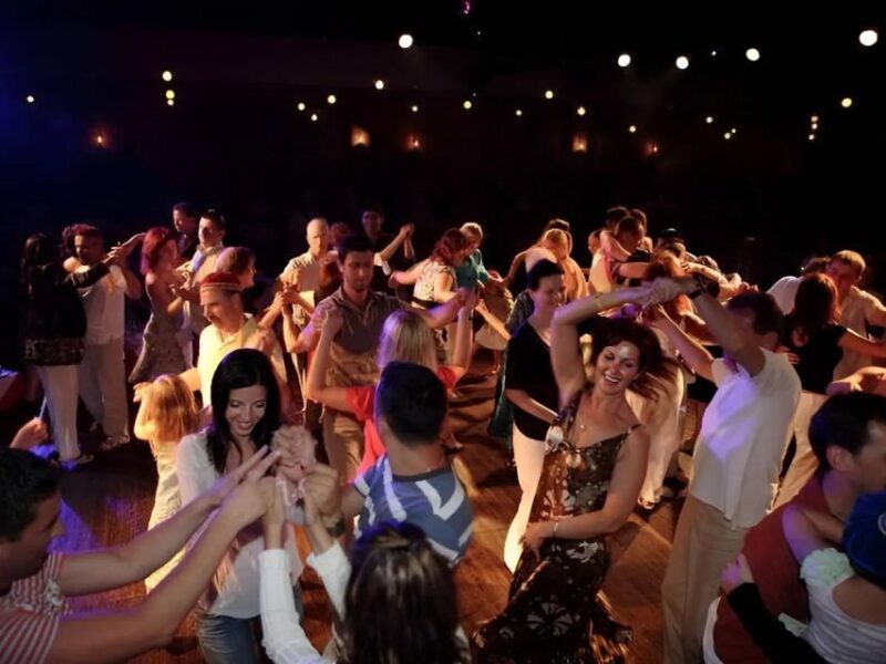Heraklion: Cretan Folklore Night With Dinner & Transfers - Key Points