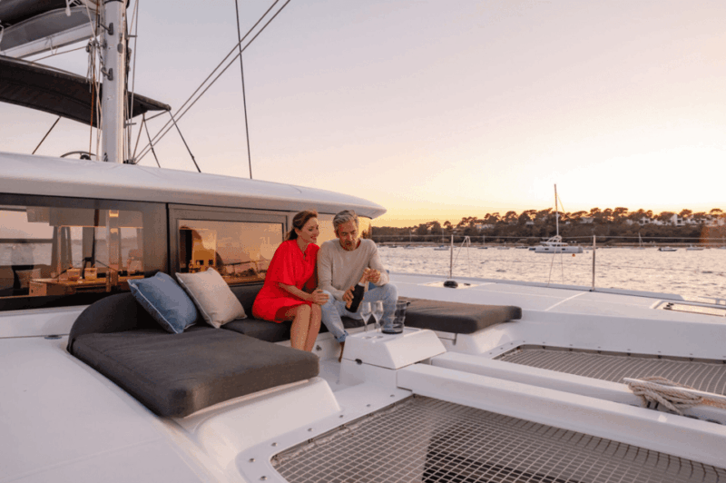 Heraklion: Dia Island Catamaran Cruise With Drinks and Lunch - Dining and Beverages