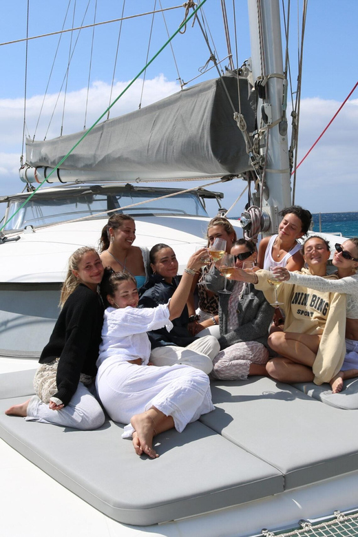 Heraklion: Dia Island Small Group Catamaran Cruise With Meal - Included Amenities and Meals
