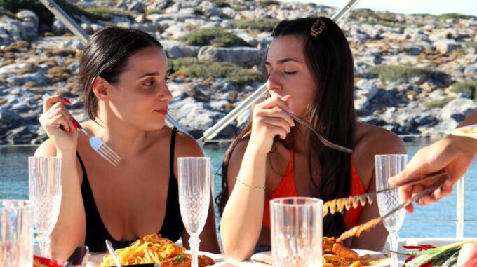 Heraklion: Dia Island Small Group Catamaran Cruise With Meal - Scenic Views and Highlights