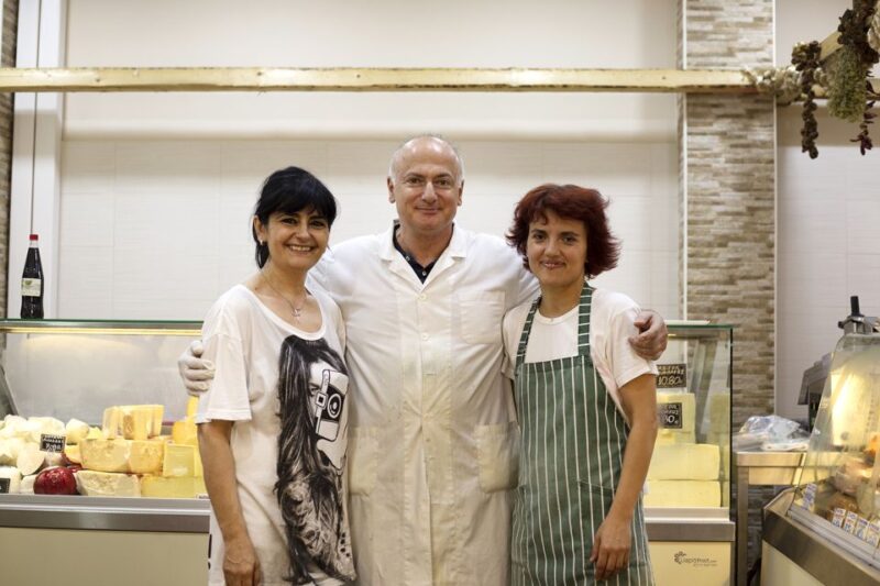 Heraklion: Food Tastings Walking Tour - Tasting the Renowned Olive Oil