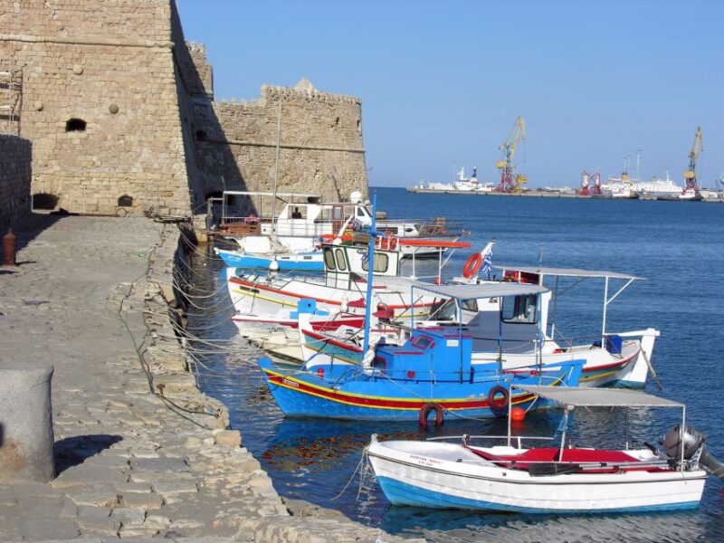 Heraklion: Historical Sightseeing Private Walking Tour - Visiting the Palace of Knossos