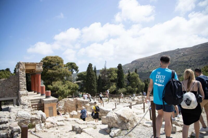 Heraklion: Knossos Self-Guided Treasure Hunt & Tour - Experience Highlights