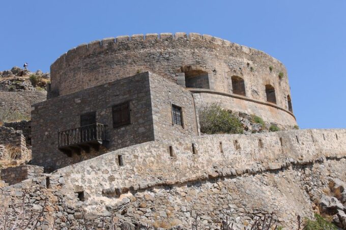 Heraklion: Palace of Knossos & Spinalonga/Elounda Village Tour - Spinalonga Island: Venetian Fortress and Leper Colony