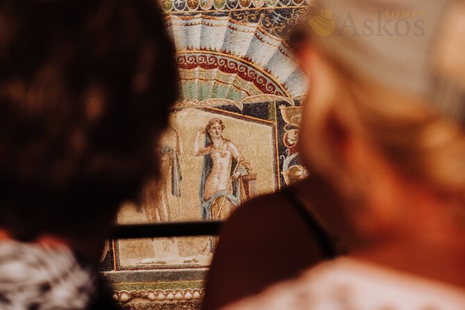 Herculaneum Small Group Tour and Ticket With an Archaeologist - Guided Walking Experience