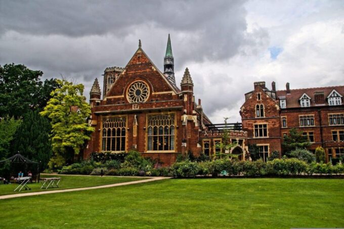 Heritage and Culture of Cambridge – Walking Tour for Couples - Historic Cambridge Colleges