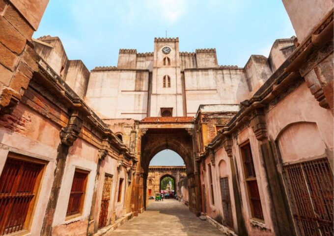 Heritage & Cultural Walk of Ahmedabad (2 Hours Tour) - Bustling Markets and Hidden Gems