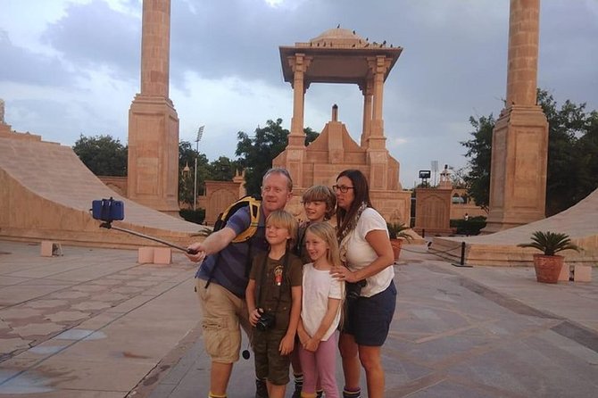 Heritage & Cultural Walk of Udaipur (2 Hours Guided Walking Tour) - Tour Inclusions and Exclusions