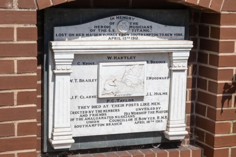 Heritage of the Titanic: Southampton Private Walking Tour - Explore the Town Walls
