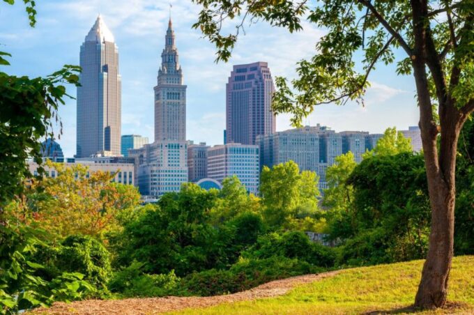 Heritage Walk: Scenic Guided Tour of Cleveland - Included Services