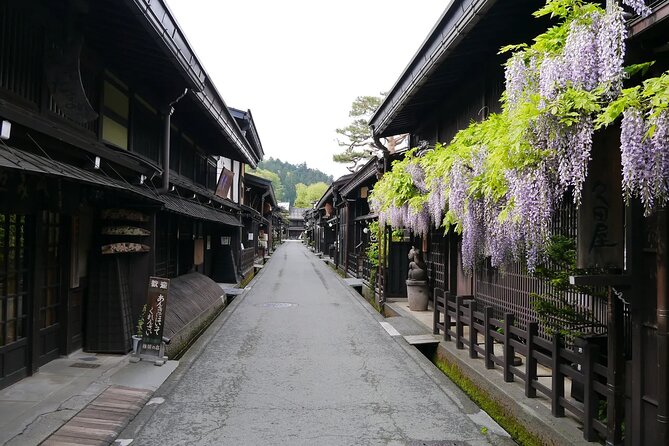 Hida Takayama and Shirakawago One Day Bus Tour From Nagoya - Guidance and Accessibility