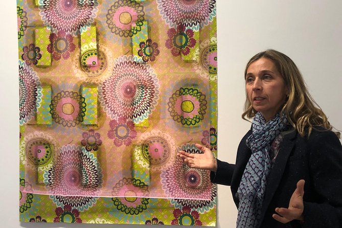 Hidden Art Galleries and Artists Studio in Madrid - Included Amenities