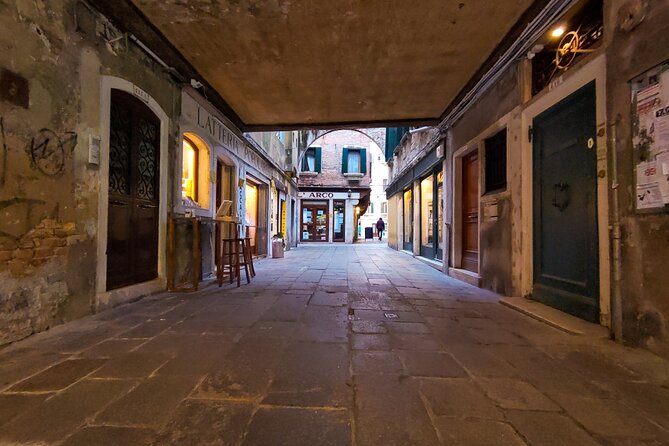 Hidden Corners: Rialto With All Senses - Tour Overview