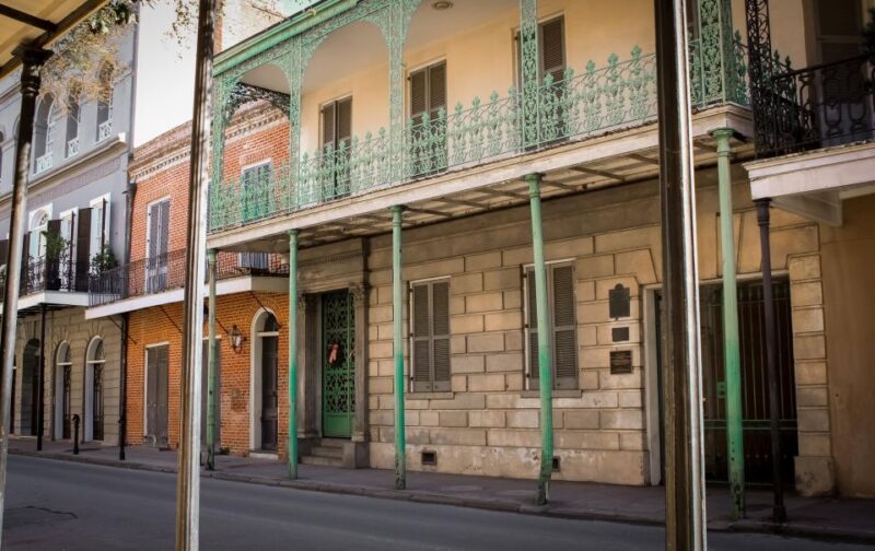 Hidden Gardens: An Urban Plantation Walking Tour - Exploring Historic Homes
