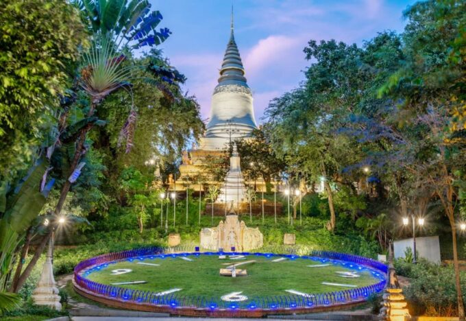 Hidden Phnom Penh City Guided Tour, Royal Palace, Wat Phnom - Visiting the Royal Palace