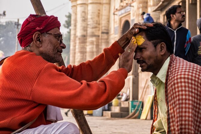 Hidden Secrets of Varanasi: Vibrant Tradition (Guided Tour) - Navigating the Narrow Alleyways