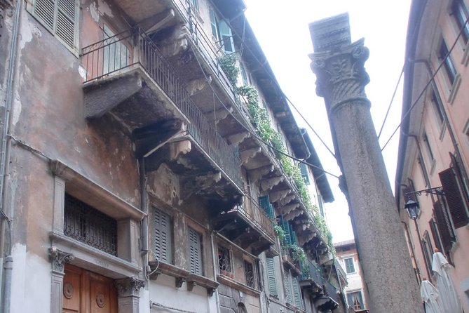 Hidden Verona & Jewish District -3 Hour Private Walking Tour - Discovering Veronas Hidden Gems