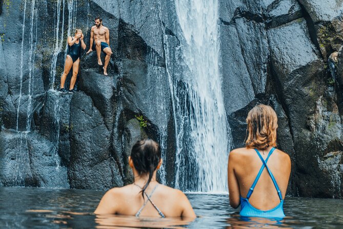 Hidden Waterfall Guided Tour in El Imposible National Park - Meeting Details