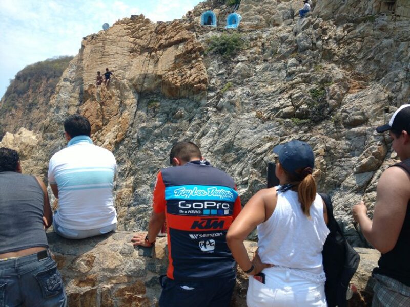 *High Cliff Diver Show & Round Trip Transportation - Tour Experience
