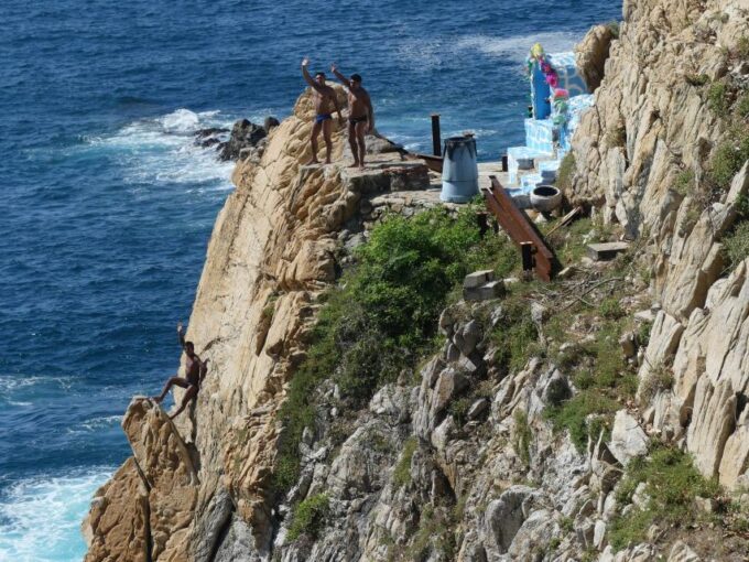 *High Cliff Diver Show & Round Trip Transportation - Cancellation Policy