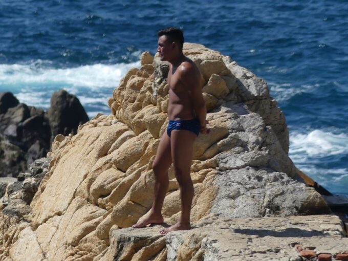 *High Cliff Diver Show & Round Trip Transportation - Frequently Asked Questions