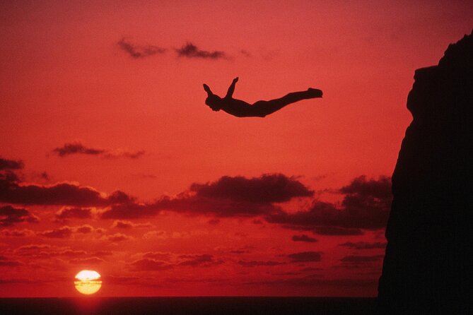 High Divers Deluxe Three Course Dinner + Two Drinks Plus SUNSET - Key Points