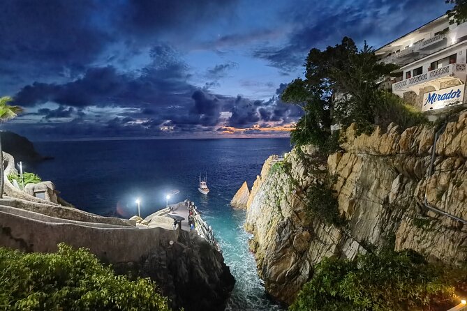 High Divers Deluxe Three Course Dinner + Two Drinks Plus SUNSET - Pickup and Drop-off Details