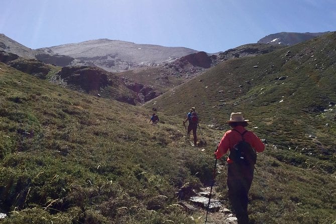 High Sierra Nevada Five Hours Hiking Experience - Meeting and Pickup