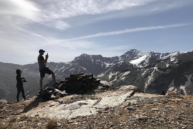 High Sierra Nevada Five Hours Hiking Experience - Hiking Through Glacial Valley