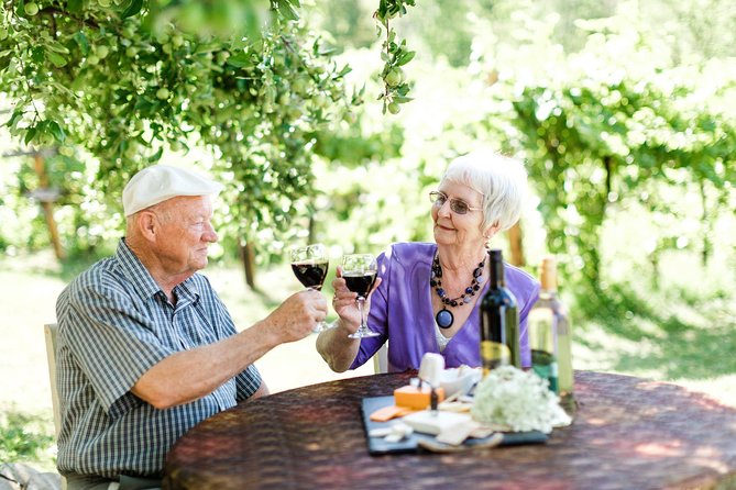 High Spirits Tour of Kelowna From Vernon - Classic - 4 Venues - Accessibility