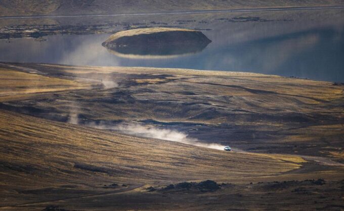 Highlands & Landmannalaugar Tour With Photo Package - Encountering Unique Natural Landscapes