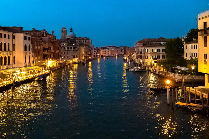 Highlights and Hidden Gems Night Tour in Venice - Romantic Atmosphere of Venice at Night