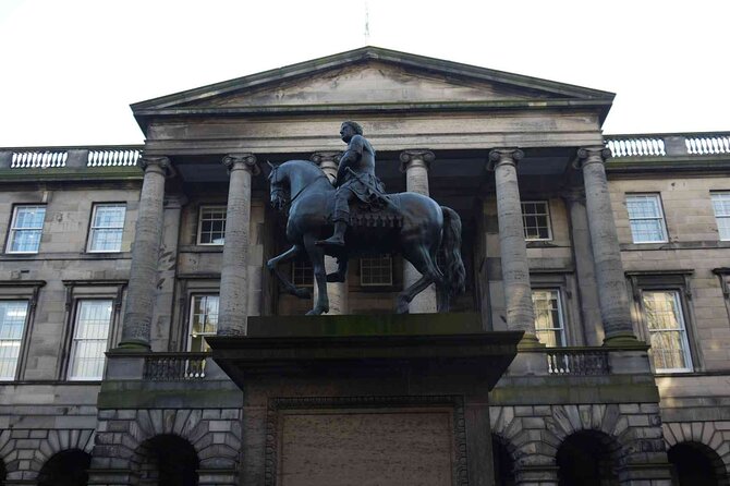 Highlights From the Royal Mile: a Self-Guided Audio Tour - Admiring the Mercat Cross