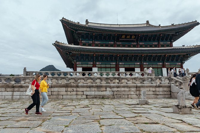 Highlights & Hidden Gems With Locals: Best of Seoul Private Walking Tour - Discovering Unique Korean Culinary Experiences
