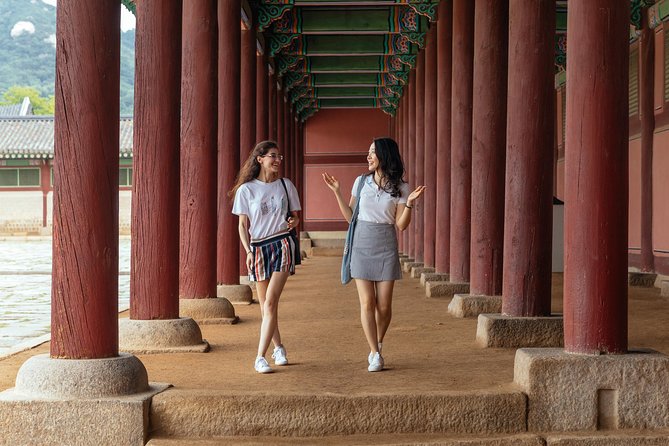 Highlights & Hidden Gems With Locals: Best of Seoul Private Walking Tour - Navigating Seouls Blend of Old and New