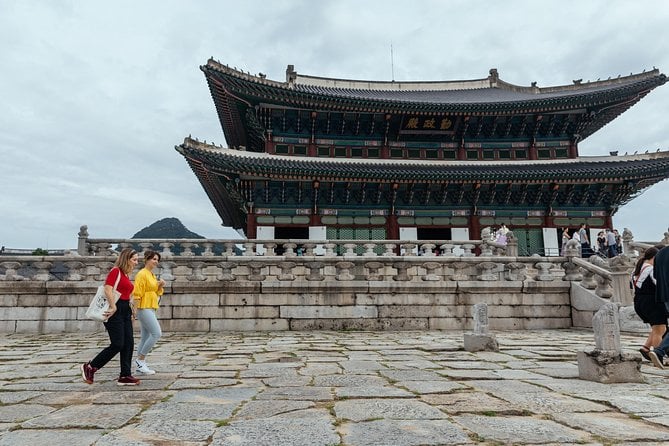 Highlights & Hidden Gems With Locals: Best of Seoul Private Walking Tour - Experiencing the Citys Sustainable Initiatives