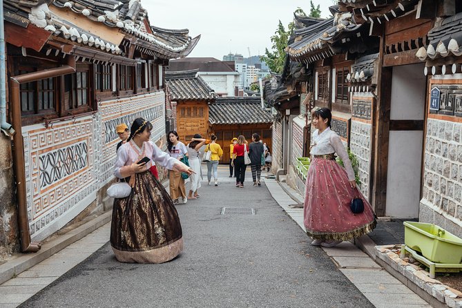 Highlights & Hidden Gems With Locals: Best of Seoul Private Walking Tour - Customizing the Tour to Your Preferences