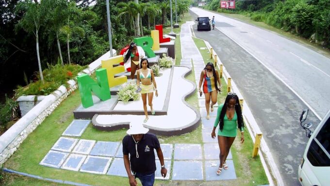Highlights of 7 Mile Negril and Sunset at Ricks Cafe - Knowledgeable Tour Guide