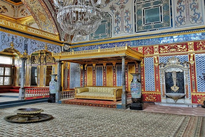 Highlights of Istanbul - Cruising the Bosporus Strait