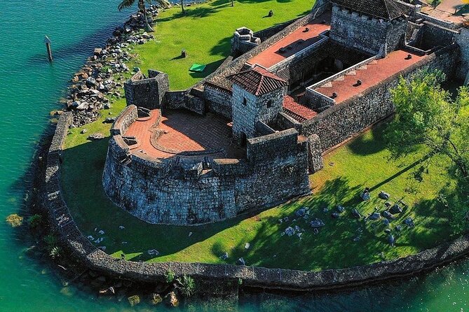 Highlights of Izabal: Livingston + Castle + Boat Ride Tour - Discovering the Castle