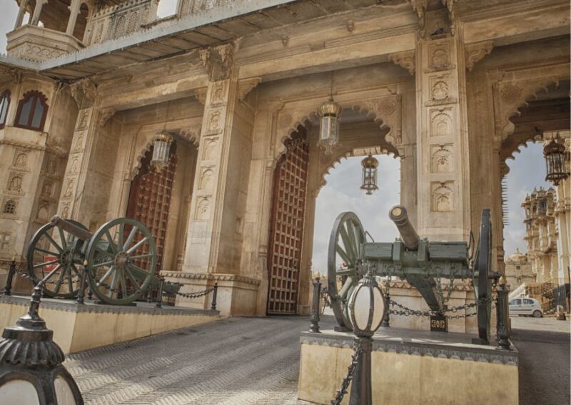 Highlights of Udaipur City -Guided Half-Day Car Tour - Key Points