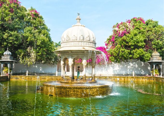 Highlights of Udaipur City -Guided Half-Day Car Tour - Exploration of Ghats and Lakes