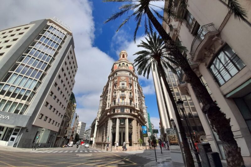 Highlights of Valencia Exploration Game: Time Travel Hero - Key Points