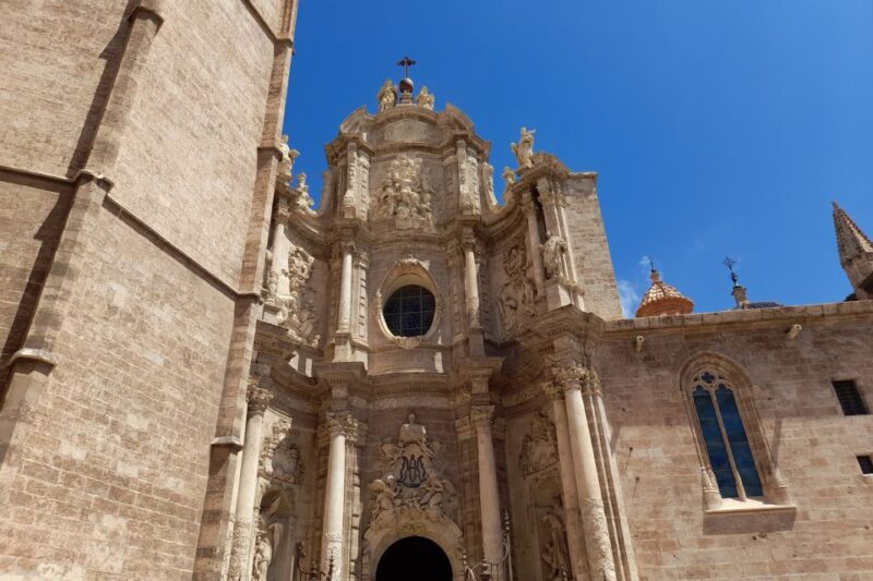 Highlights of Valencia Exploration Game: Time Travel Hero - Architectural Wonders