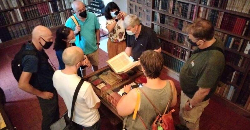 Highlights Walking Tour + Vela De Los Cobos Palace - Key Points